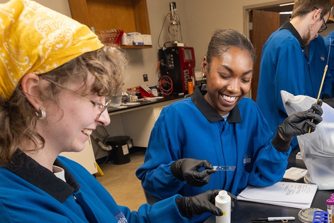 Students in a fermentation sciences lab